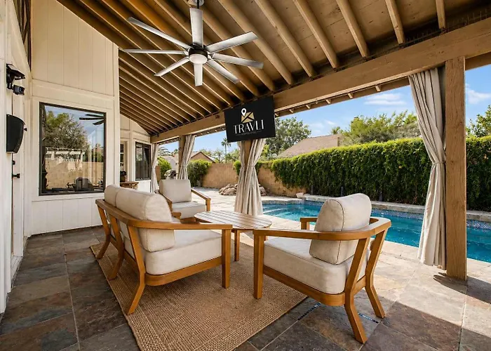 New Royal Palms Retreat With Pool & Pool Table *