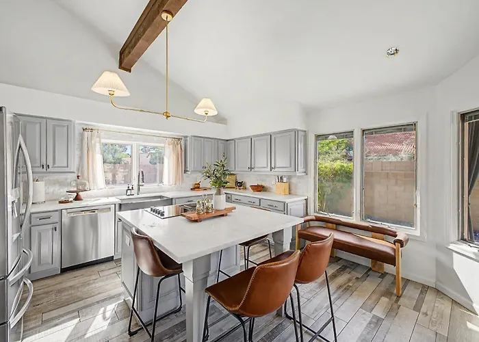 New Royal Palms Retreat With Pool & Pool Table Ferienhaus Tempe