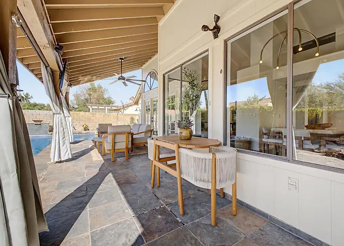 New Royal Palms Retreat With Pool & Pool Table *