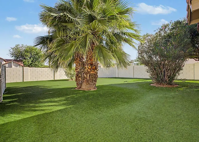 New Royal Palms Retreat With Pool & Pool Table Ferienhaus *